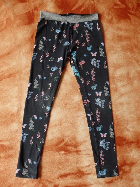 Tmavě modré legínky s motýlky a kytičkami, pepco,140