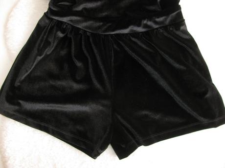 Sváteční černý velurový kraťasový overal, marks & spencer,146