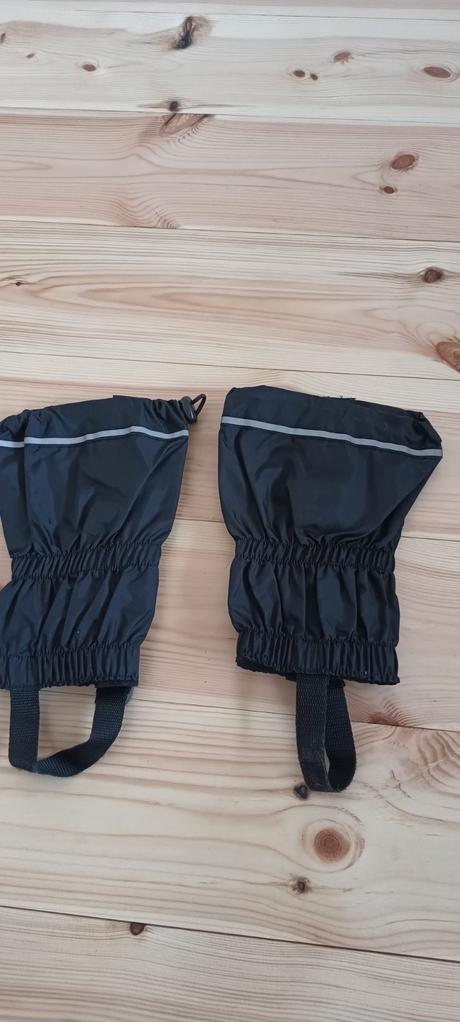 Černé návleky na nohy proti sněhu a chladu, 