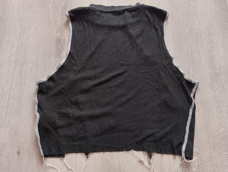 Top s asymetrickým obroubením, l