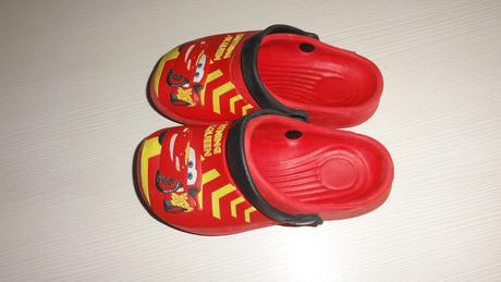 Gumové pantofle, 29