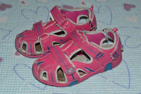 27 28 růžové sandály, 28