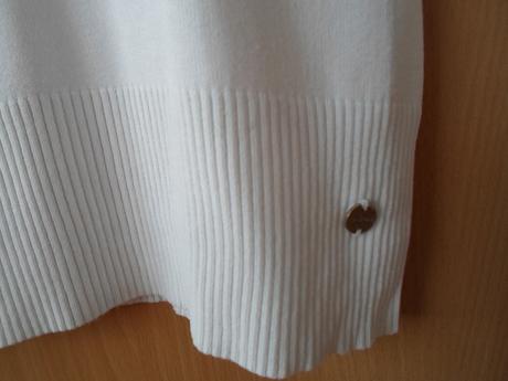 Bílý delší svetr svetřík s výstřihem do v, street one,s