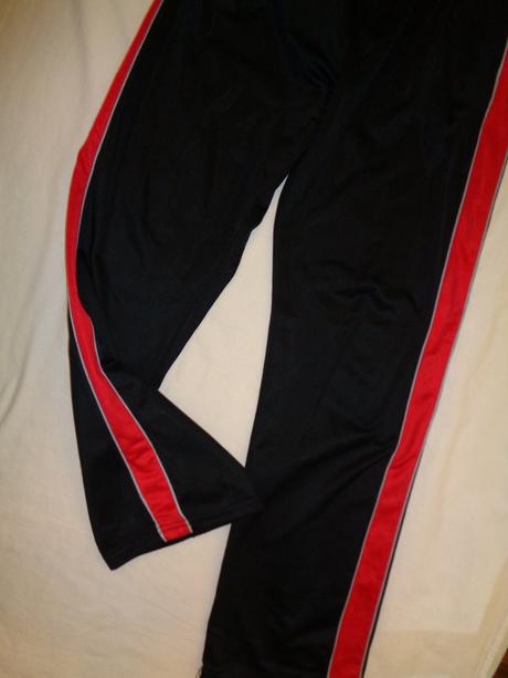 Super černočervené sportovní tepláky 146/152, 146