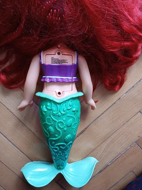 Interaktivní panenka ariel,