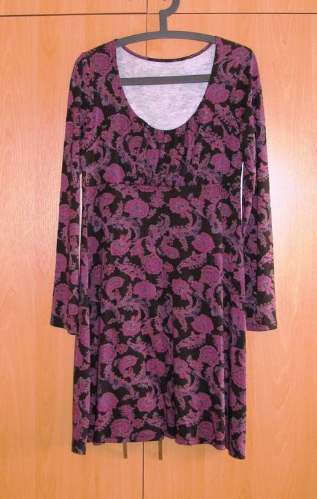 Fialové šaty se vzorem, 40
