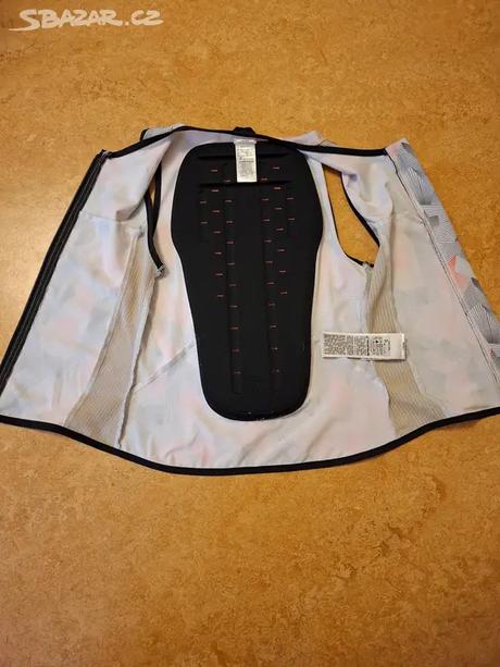 Dětský chránič páteře/ páteřák vel. 134, 