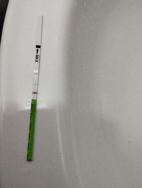 Silná čárka na těhotenském testu: Co znamená vylučování krve?