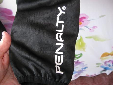 Černé nenošené tréninkové tepláky penalty, 164