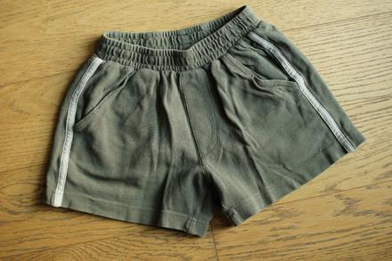 Khaki šortky, 98