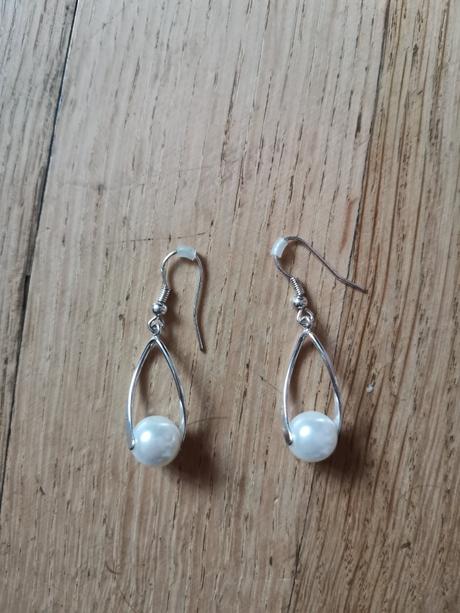 Náušnice bižuterie,