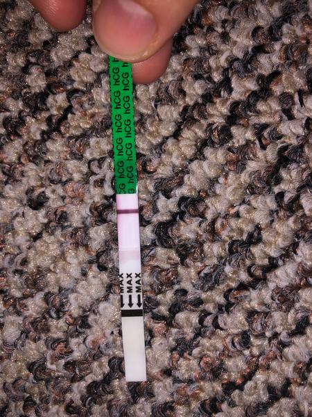 Vidíte ducha nebo druhou čárku na testu?