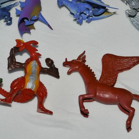 8 figurek draku, 