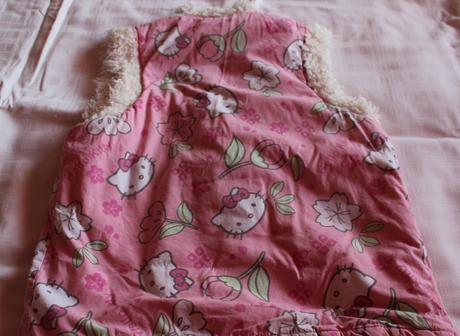 Ho60. zateplená vesta hello kitty, 7-8 let, 128