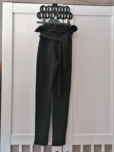 Kalhoty s volánkem, 32