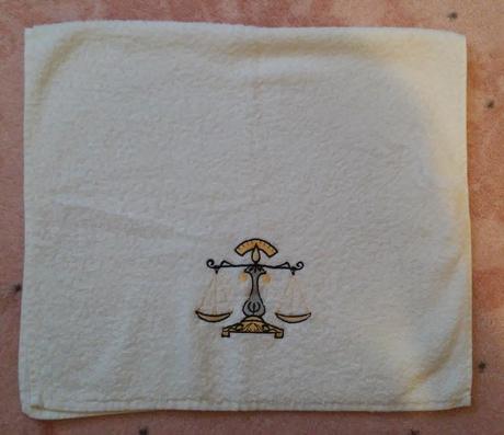Froté ručník - znamení "váhy", 