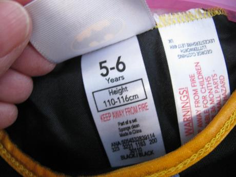 Karnevalový kostým-šaty s pláštěm batman,