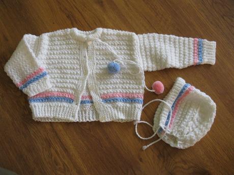 Pletený svetr s čepičkou, 56