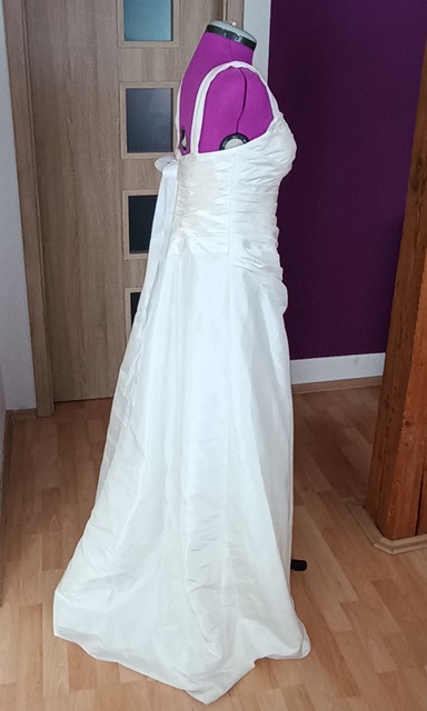 Krásné svatební šaty vel.38/40, 38
