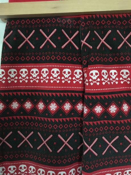 Vel. 104 pyžamové kalhoty s lebkama, 104