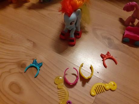 Zámek my little ponny,a dalšī sbīrka koníků, 