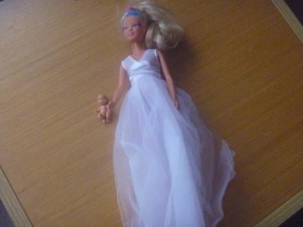 Barbie s těhotenským bříškem a miminkem,