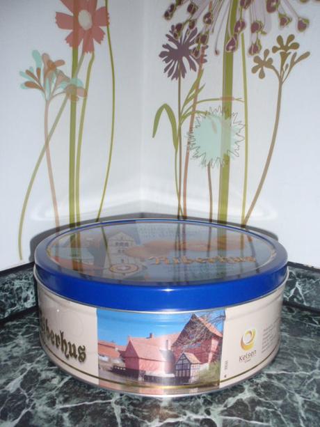 Dekorace-krabička-dóza kulatá plechová, 