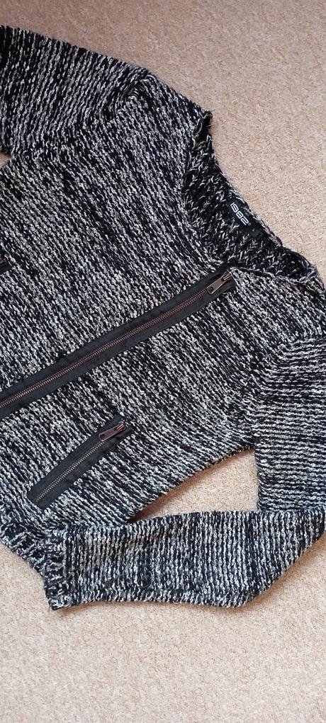 Svetr se zipy zn."1982" vel."l", l