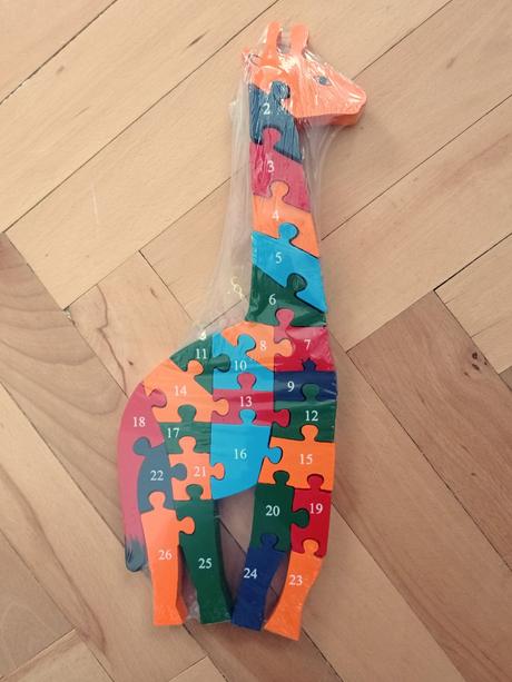 Dřevěná žirafa puzzle,