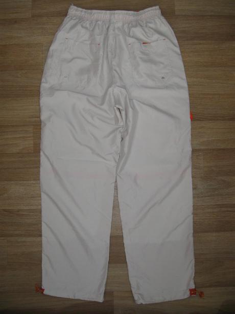 Sportovní kalhoty, 42