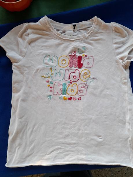 Bílé tričko s vyšívaným nápisem, 92