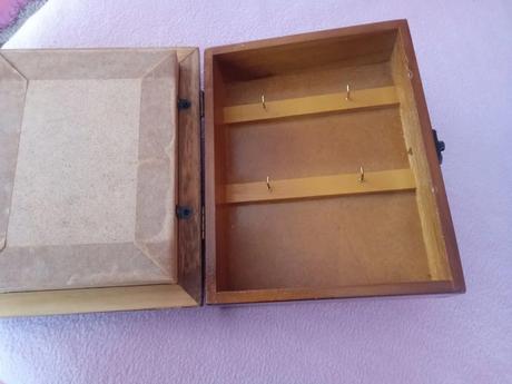 Nová šperkovnice/skříňka na klíče,