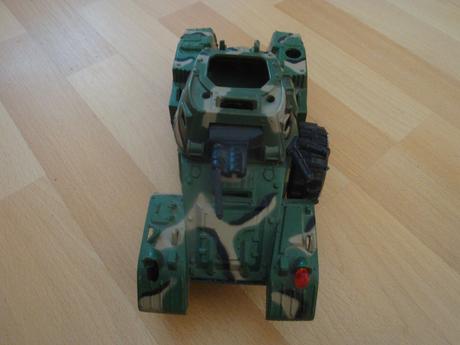 Vojenský tank - větší, 