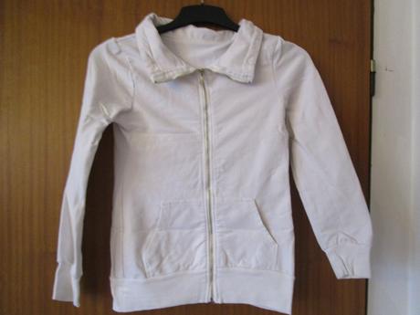 Pěkná bílá bavl. mikina, vel. s, zap. na zip, s