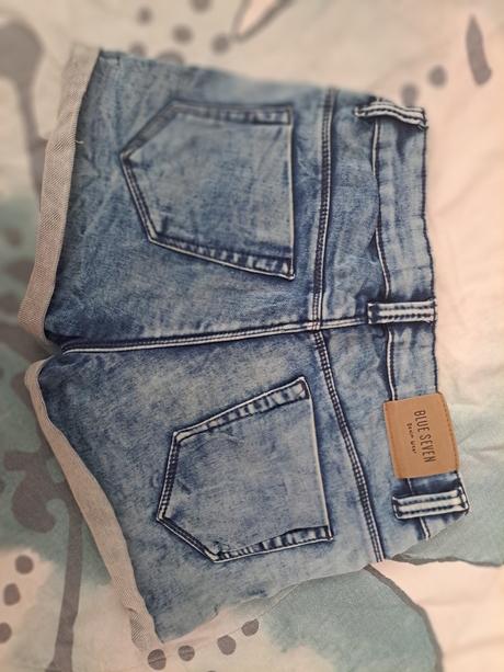 Džínové kraťasy, 158