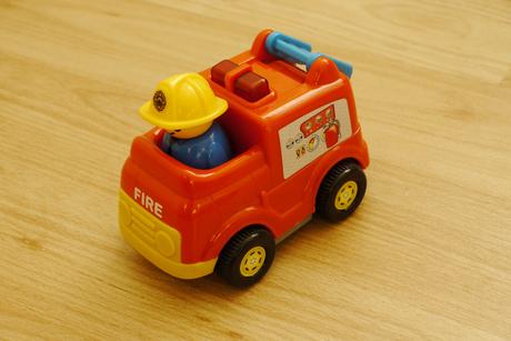 1.auticko hasici vydava zvuky,