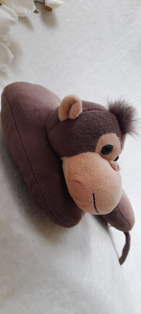 Dětský plyšový cestovní polštářek opice,