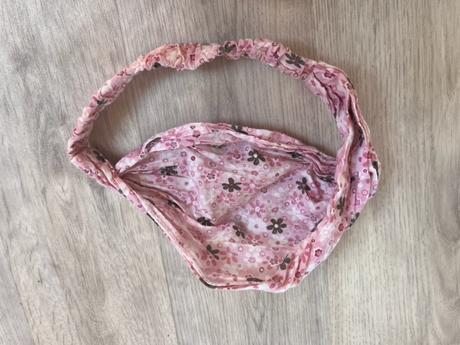 Šátek na hlavu, 122