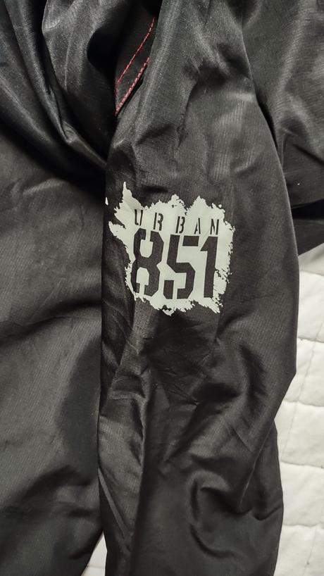 Černá větrovka, rebel,134