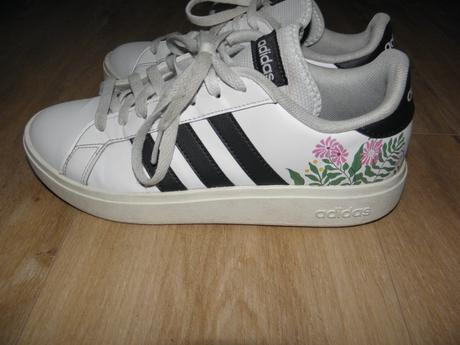 Bílé tenisky s květy zn. adidas vel.38 2/3, adidas,38