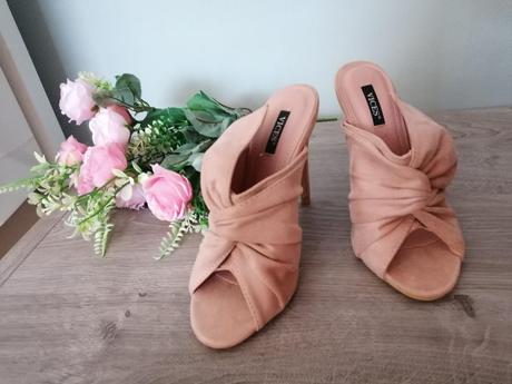 Pudrové pantofle, 36