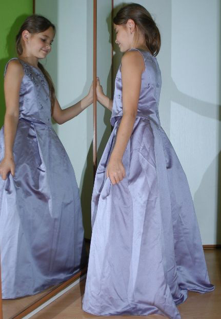 Dvojdílný komplet pro družičku či na ples, 158