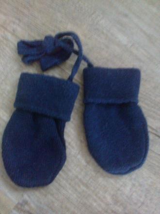 Kojenecké rukavičky na šňůrce,