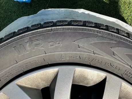 Zimní kola nokian - disky a pneu, 4 ks 185/65 r15, 