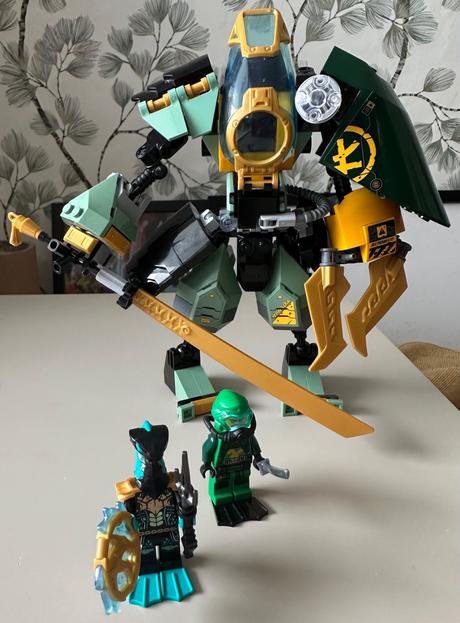 Lego ninjago lloydův vodní robot, 