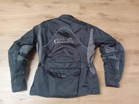 Motorkářská bunda a kalhoty geneze,