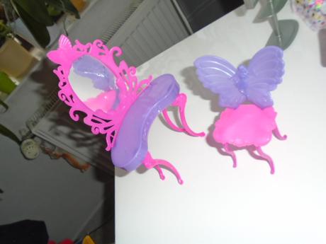 Panenka barbie nábytek vana stůl židle,