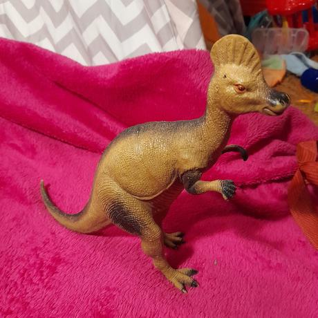 Velký dinosaurus hnědý gumový,