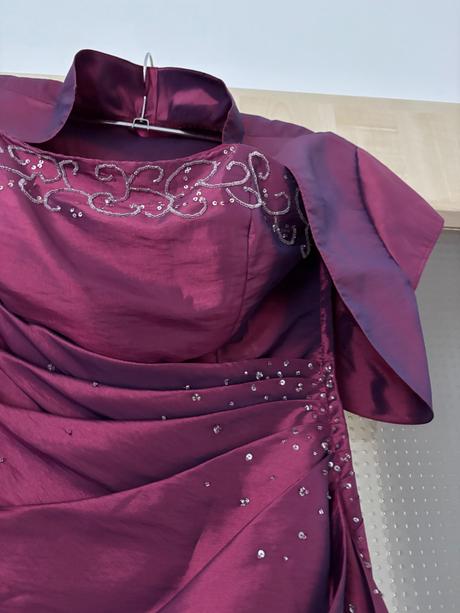 Ob/ nádherné šaty společenské/ plesové - v.s, s