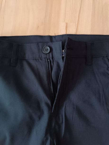 Sportovní kalhoty nenošené, 152